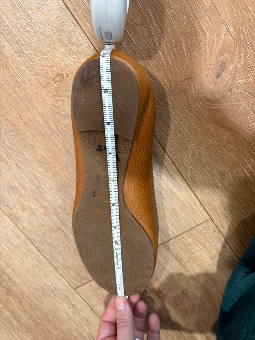 Tory Burch Reva Ballet Flats Tan Leather Gold Logo Size 7.5 - Picture 7 of 10